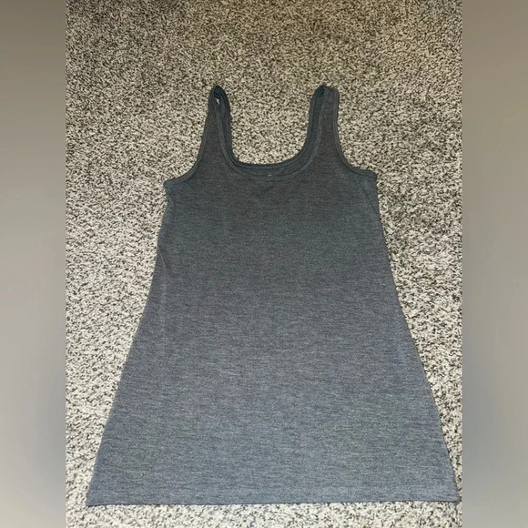 So brand gray tanks - Picture 5 of 7